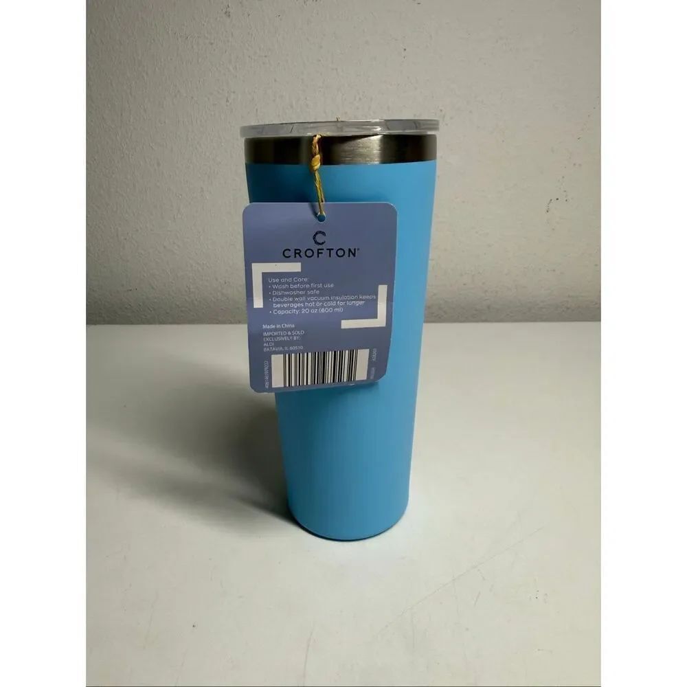 NWT Crofton 20 oz tumbler Sky Blue